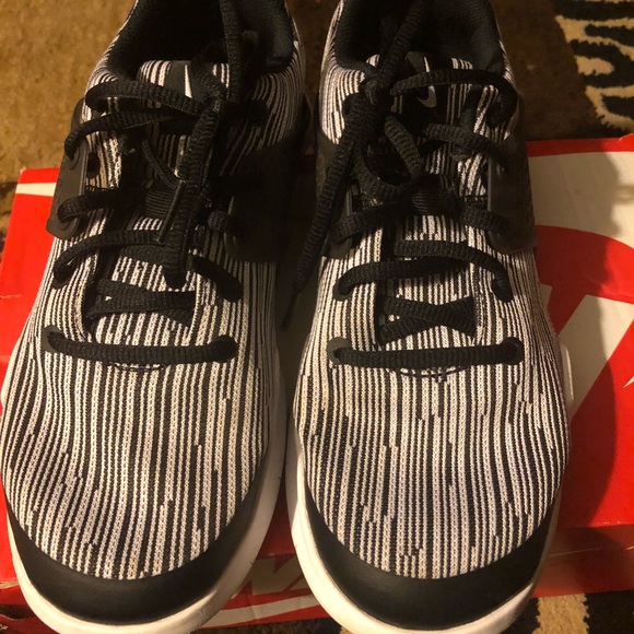 Nike - Picture 3 of 4